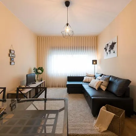 Lovelystay - Serralves With Free Parking Apartment
